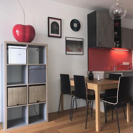 Red Flower Apartment With Pool - 5 Min To Lake Вена Экстерьер фото