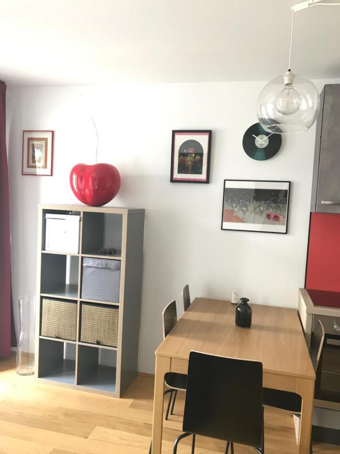 Red Flower Apartment With Pool - 5 Min To Lake Вена Экстерьер фото