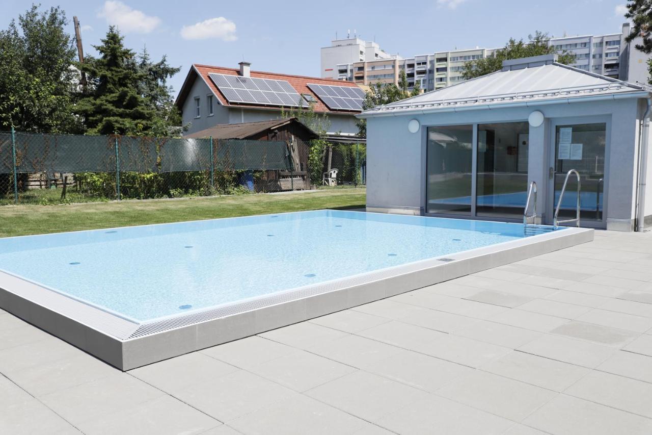 Red Flower Apartment With Pool - 5 Min To Lake Вена Экстерьер фото
