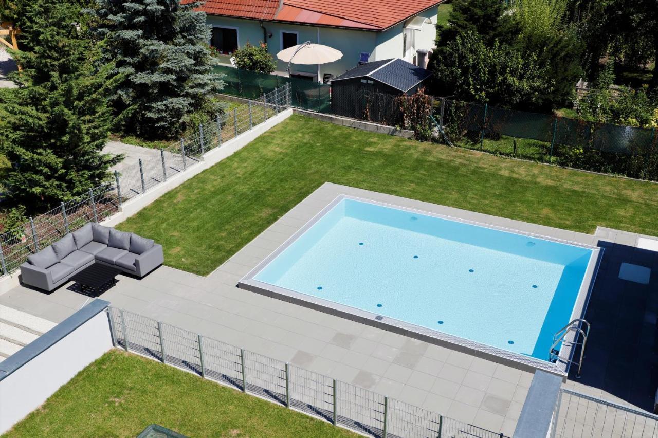 Red Flower Apartment With Pool - 5 Min To Lake Вена Экстерьер фото